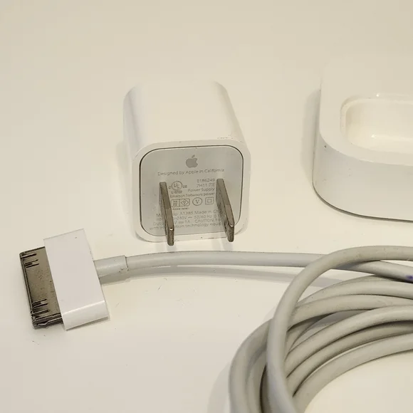 Apple iPod Universal Dock A1153 Remote A1156 30-Pin Cable Charger Tested Works